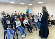 Священник Андрей Верхотуров выступил перед школьниками и родителями