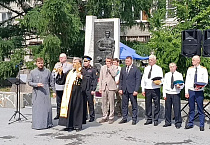В Кургане священник в честь Дня пограничника вручил руководству погранохраны икону Божией Матери