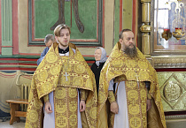 Память святителя Агафангела почтили в курганском кафедральном соборе