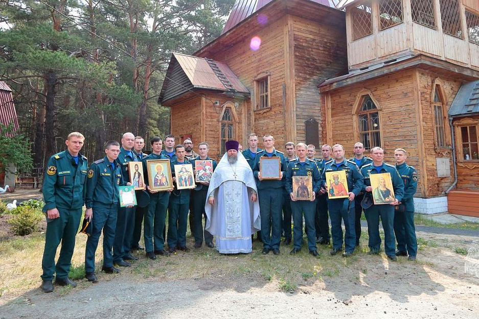 В Кургане праздник Вознесения Господня зауральские сотрудники МЧС встретили в Георгиевском  храме