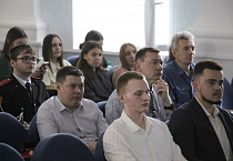 Курганским школьникам и студентам рассказали о причинах и смыслах СВО