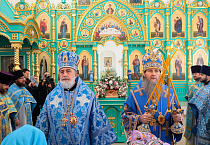 В возрожденном храме Чимеевского монастыря прошла первая архиерейская Литургия и освящение нового иконостаса