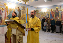Первое архиерейское богослужение состоялось в нижнем приделе Троицкого собора