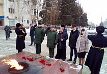 Курганский священник почтил память Героев Отечества 