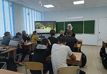 В Зауралье священник и сестра милосердия провели в сельской школе урок «Семьеведения»