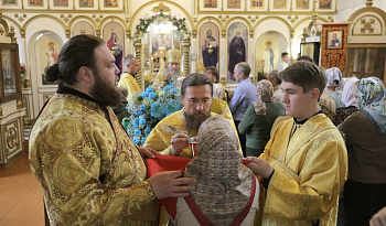 Литургия в день памяти свтт. Гурия, архиеп. Казанского, и Варсонофия, еп. Тверского