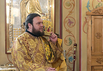 Митрополит Даниил совершил раннюю воскресную Литургию