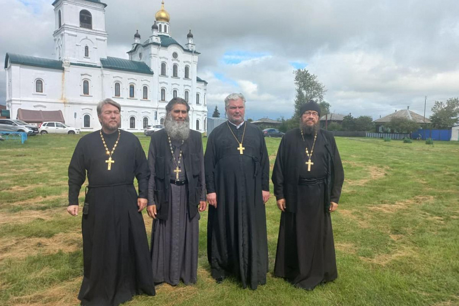 В Никольском храме села Усть-Суерское прошло праздничное богослужение