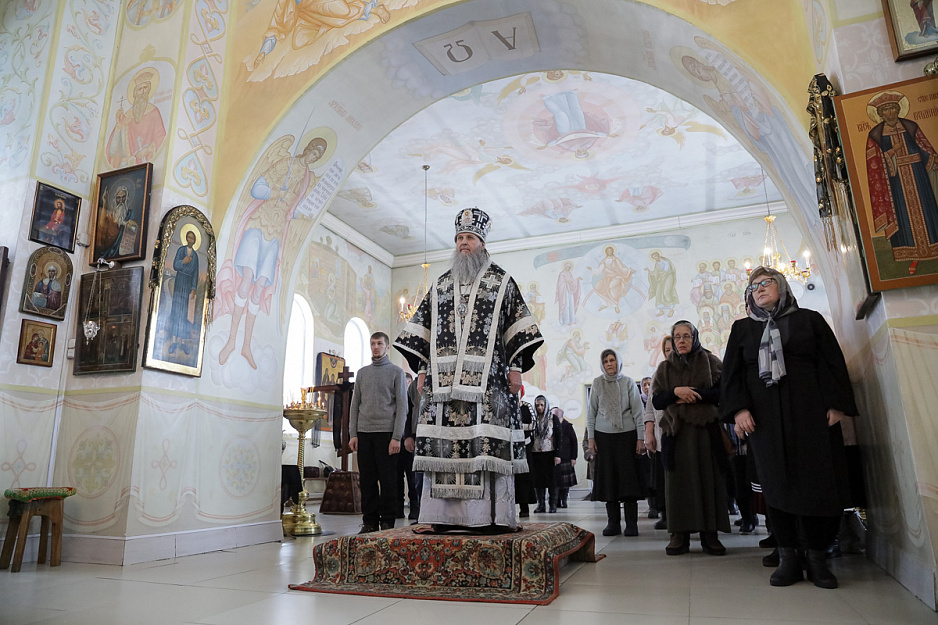 Первая архиерейская Литургия Преждеосвященных Даров состоялась в селе Чернавское