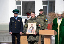 Курганский священник благословил призывников первого весеннего призыва