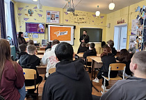 Лебяжьевский священник обсудил со школьниками проблемы современного общества