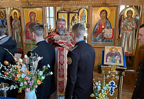 В гарнизонном храме Георгия Победоносца прошел пасхальный молебен памяти русских воинов