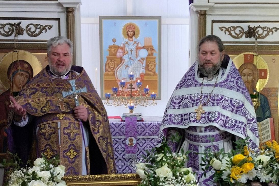 Благочинный Западного округа возглавил праздничное богослужение в храме села Садовое
