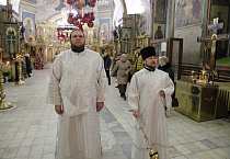 В Александро-Невском соборе совершена Литургия с участием трёх архиереев
