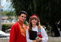 Священник из курганского собора открыл фестиваль «Три Спаса» на Троицкой площади Кургана