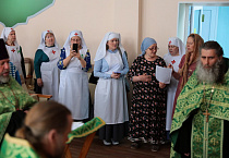 Пациенты медучреждений Кургана и ветераны СВО приложились к мощам святого Патриарха Тихона